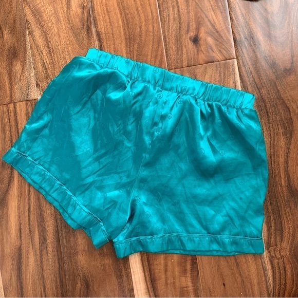 More than Magic Vintage Peace Sign Print Short Button Down Pajama Set XS - Picture 8 of 10